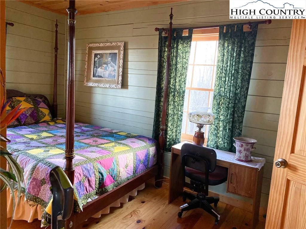 Image number 18 for the current listing