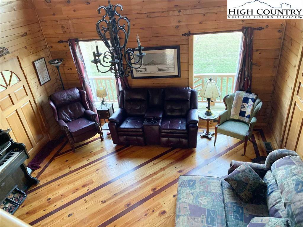 Image number 13 for the current listing