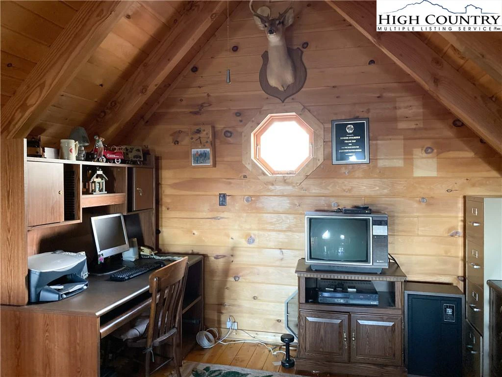 Image number 12 for the current listing