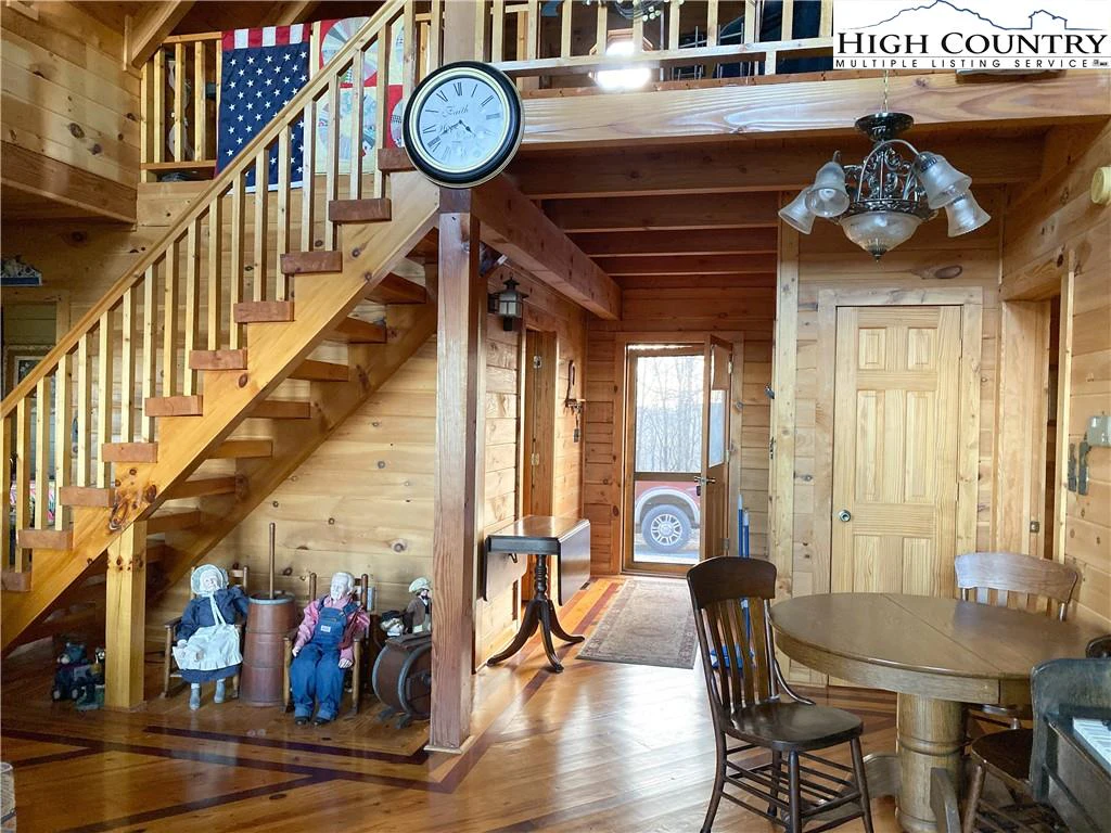 Image number 9 for the current listing