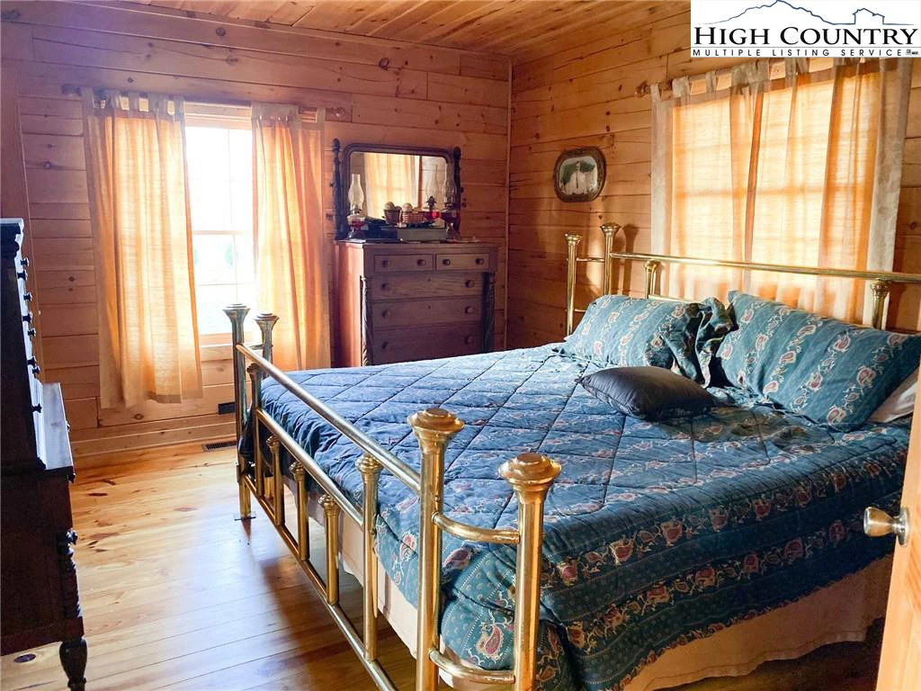 Image number 21 for the current listing