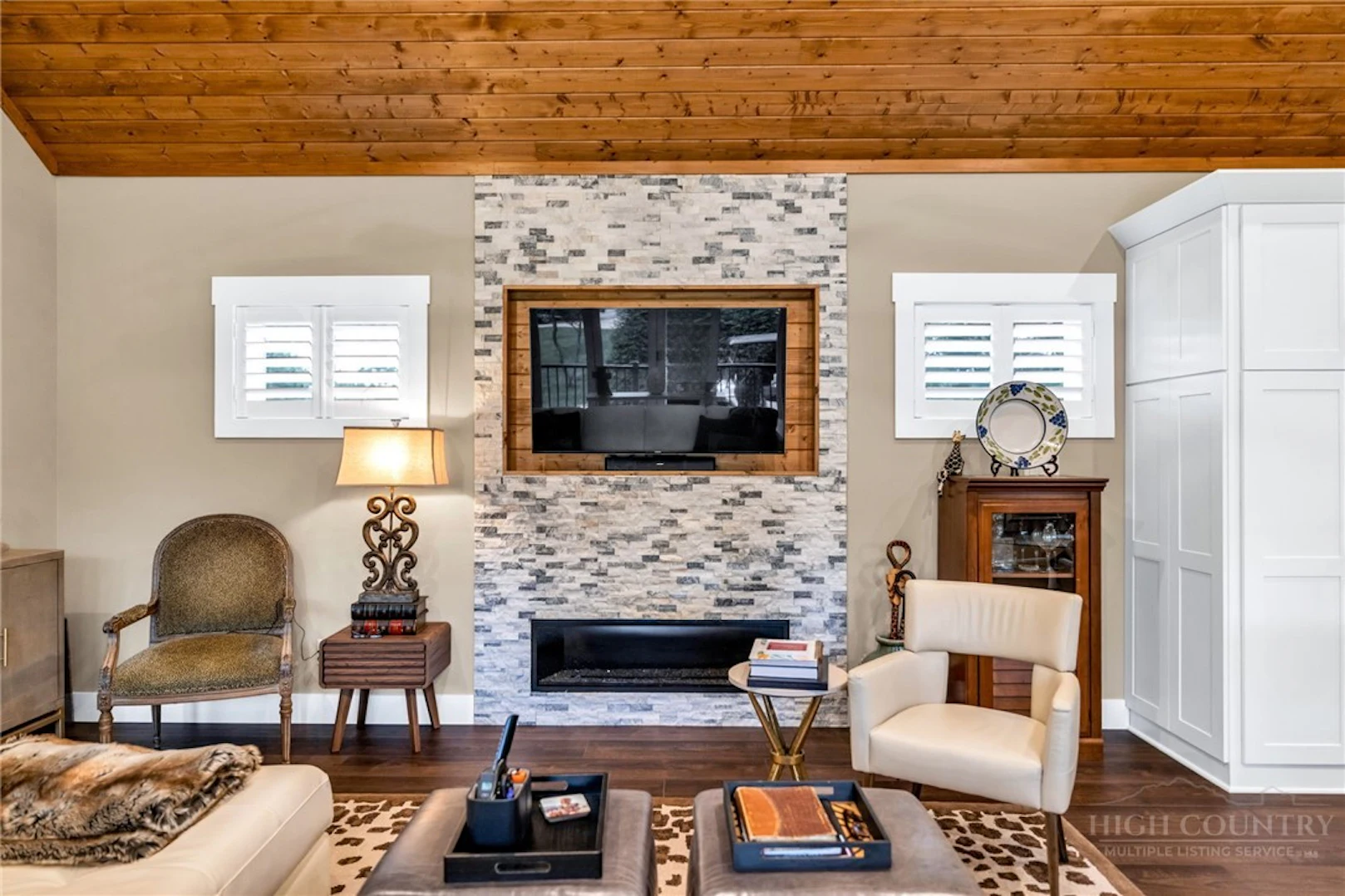 Image number 11 for the current listing
