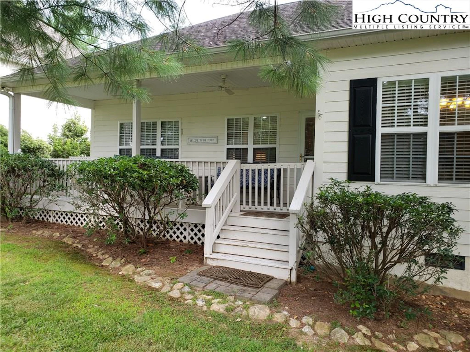 Image number 1 for the current listing