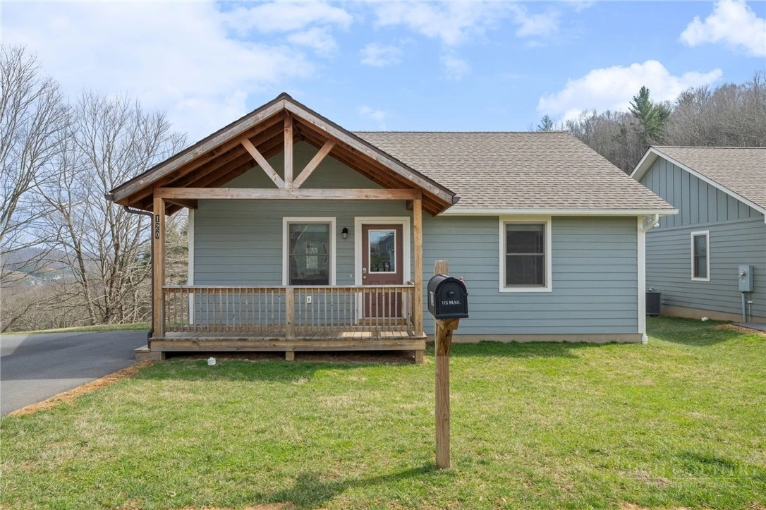 Image number 1 for the current listing