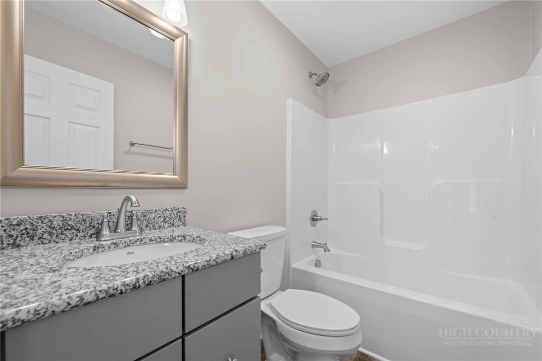 Image number 2 for the current listing