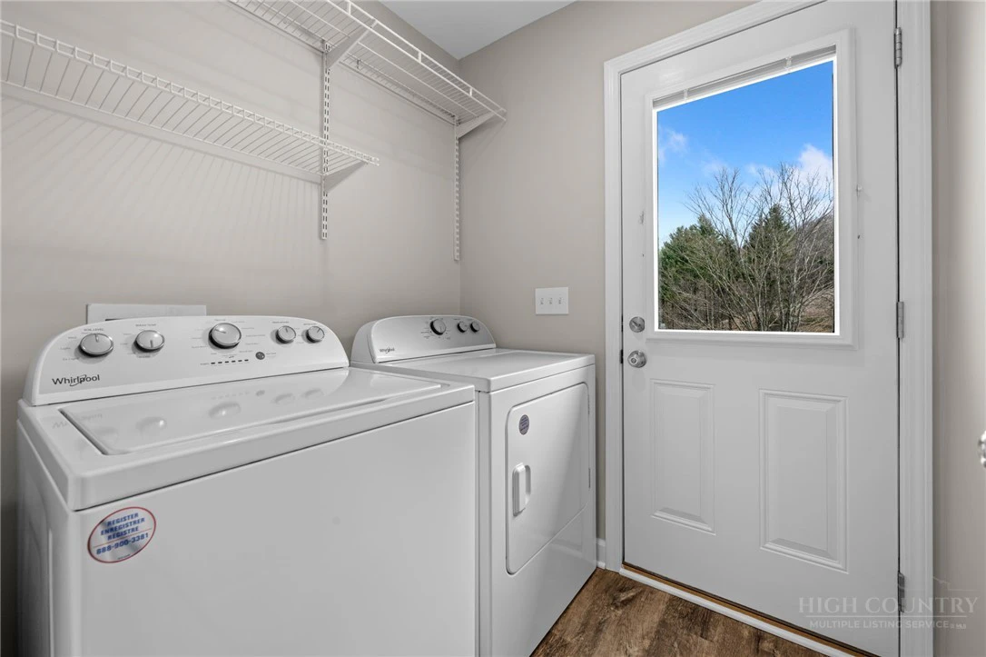 Image number 9 for the current listing