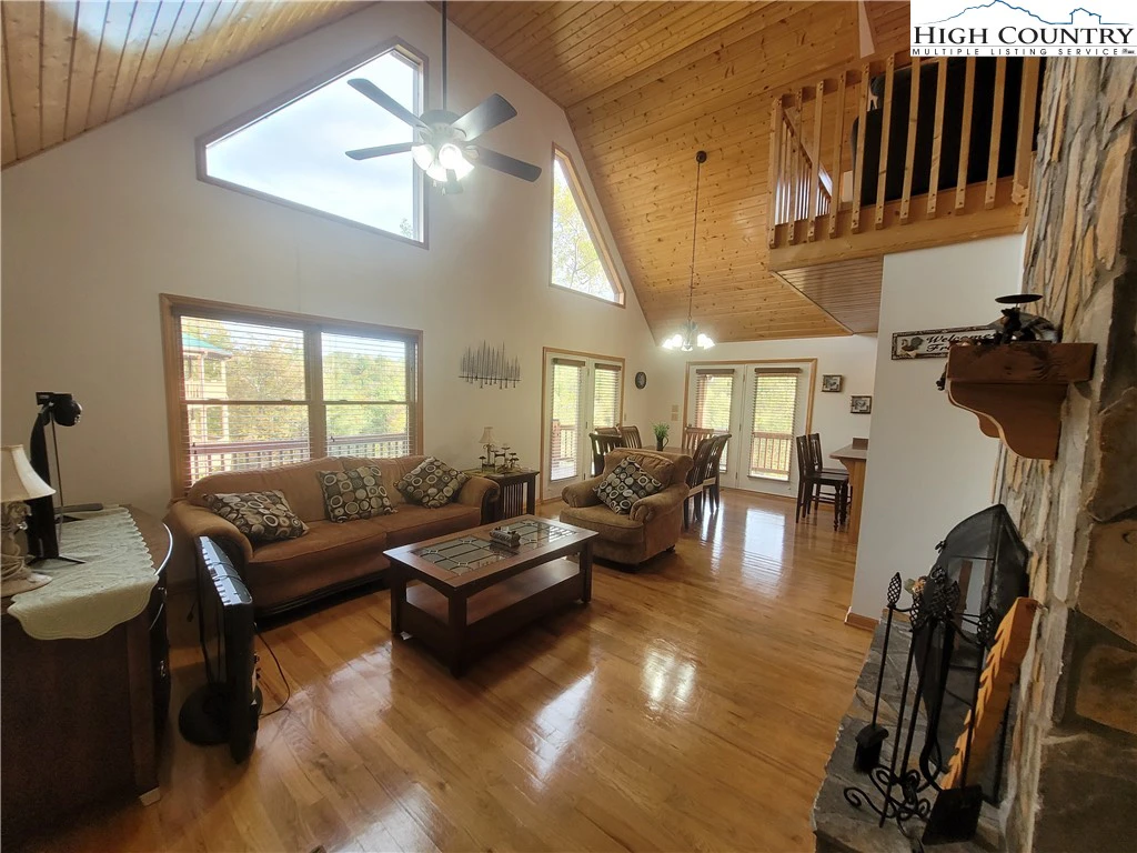 Image number 3 for the current listing