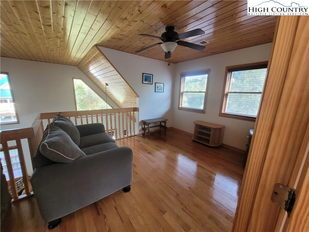 Image number 6 for the current listing
