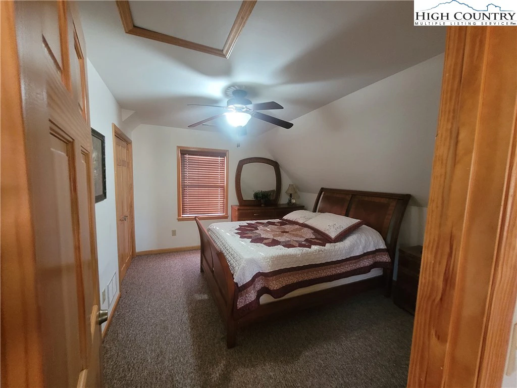 Image number 9 for the current listing