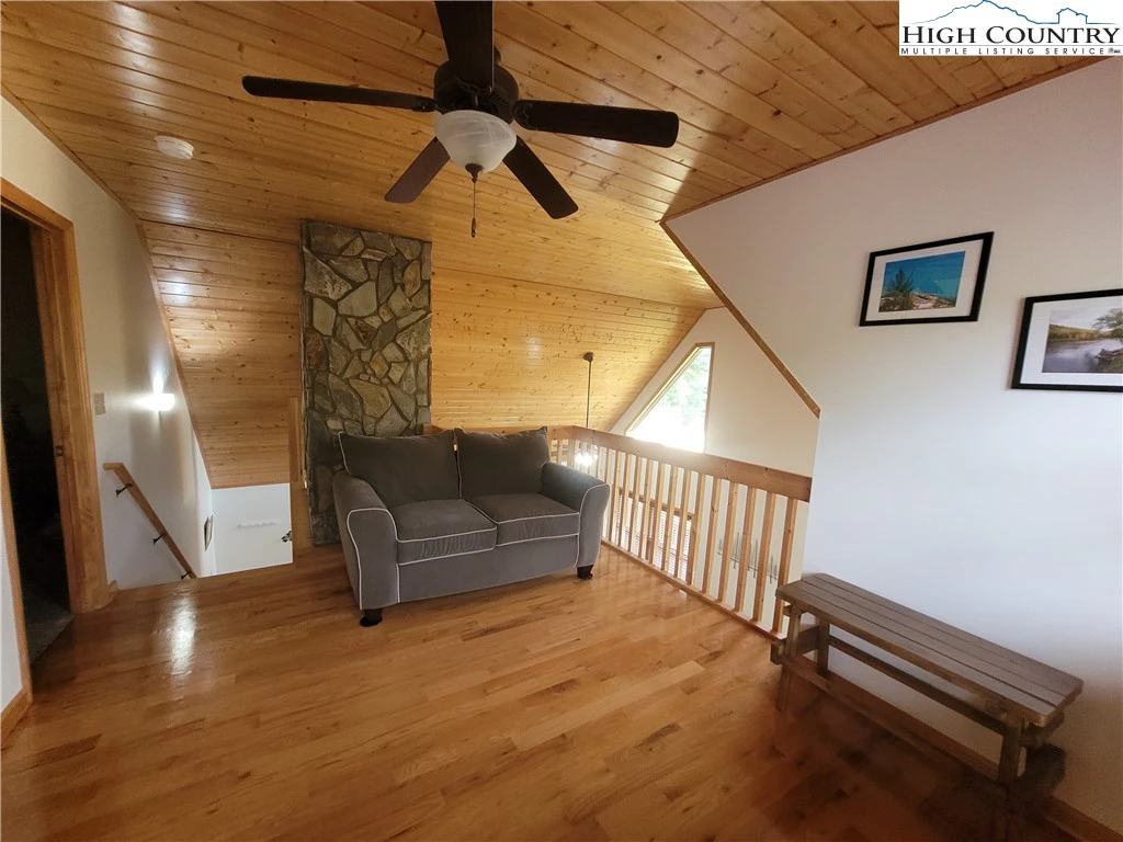 Image number 10 for the current listing