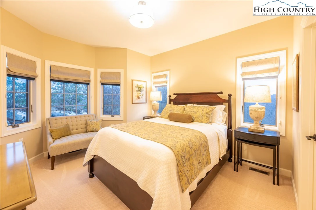 Image number 2 for the current listing