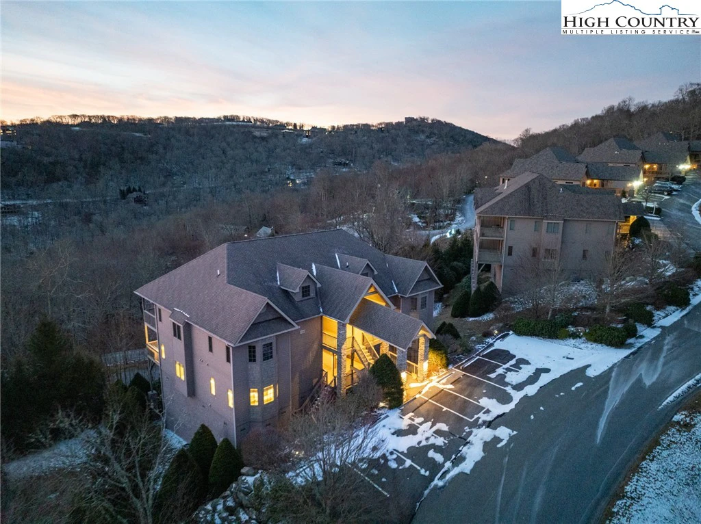 Image number 19 for the current listing