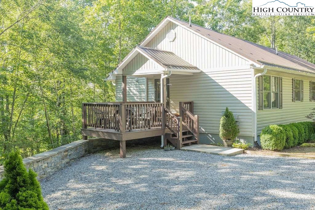 Image number 1 for the current listing