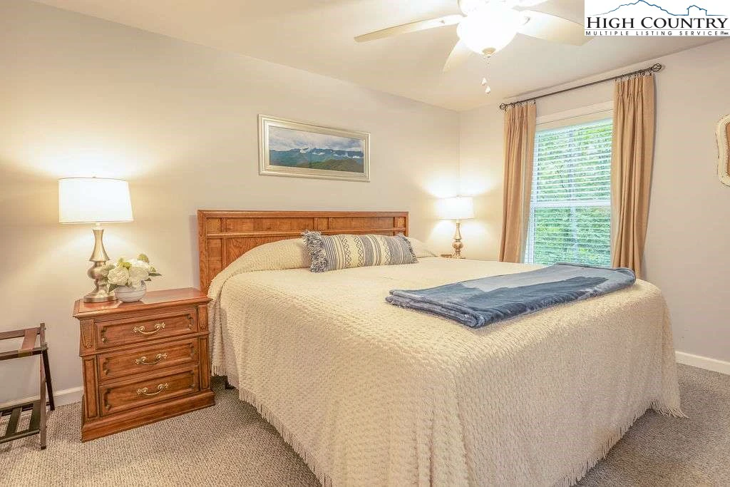 Image number 5 for the current listing