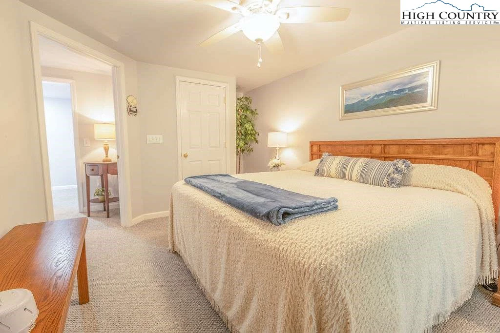 Image number 6 for the current listing