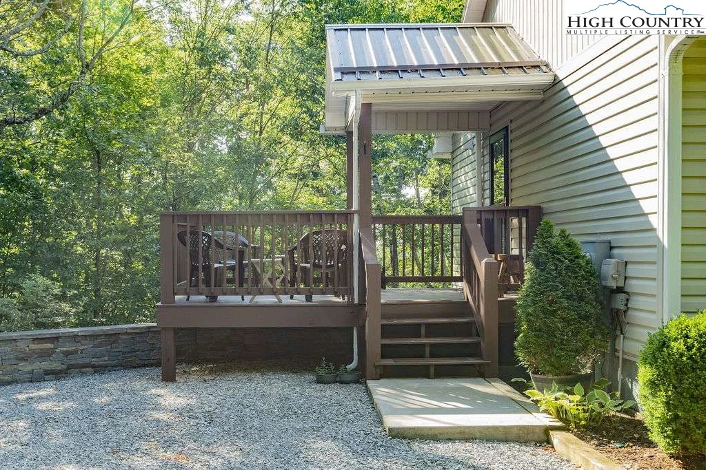 Image number 8 for the current listing