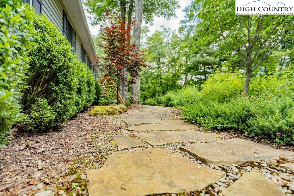 Image number 11 for the current listing