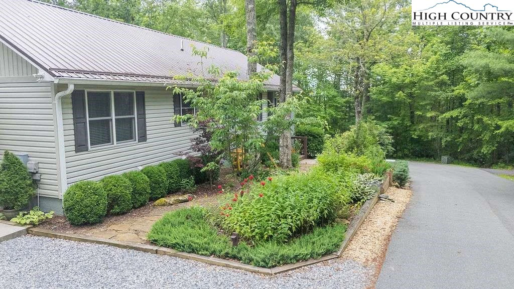 Image number 18 for the current listing