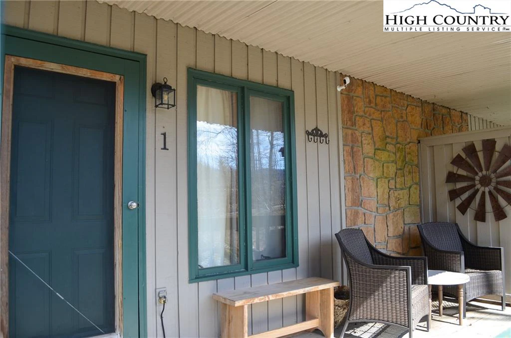 Image number 1 for the current listing