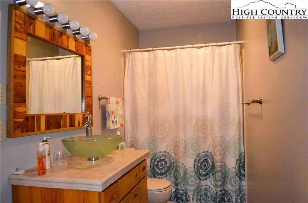 Image number 3 for the current listing
