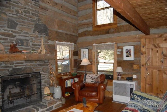 Image number 11 for the current listing
