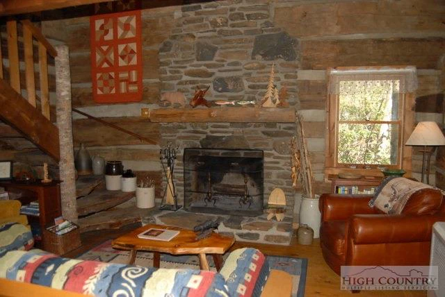 Image number 8 for the current listing