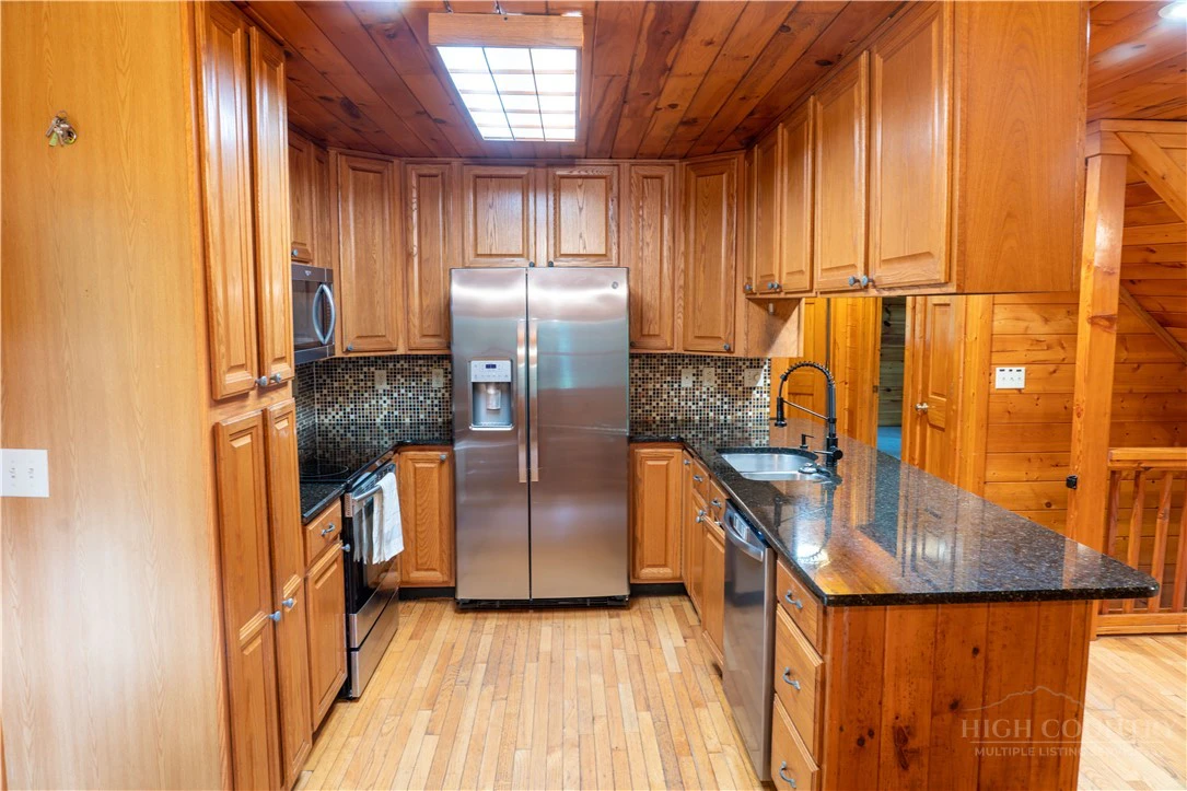 Image number 5 for the current listing