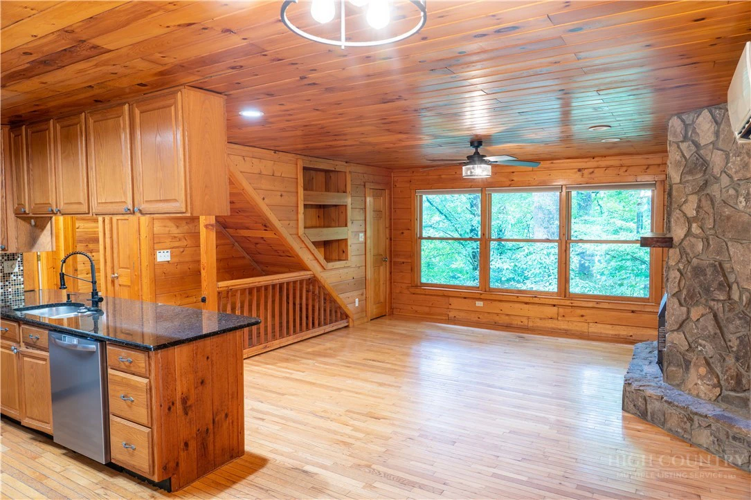 Image number 6 for the current listing