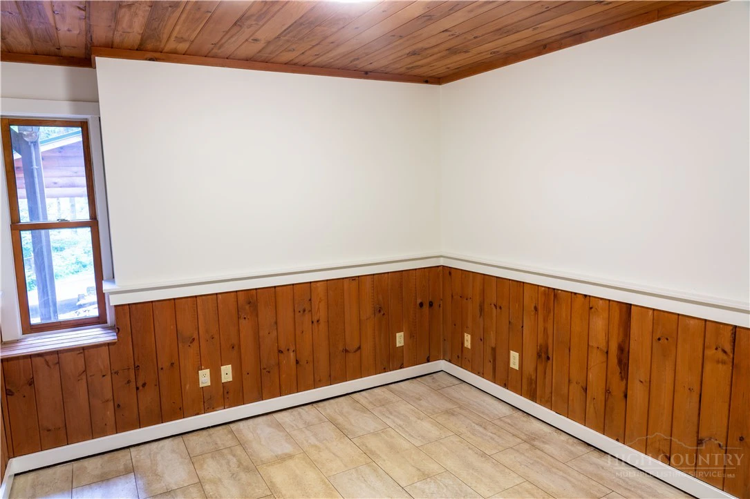 Image number 13 for the current listing