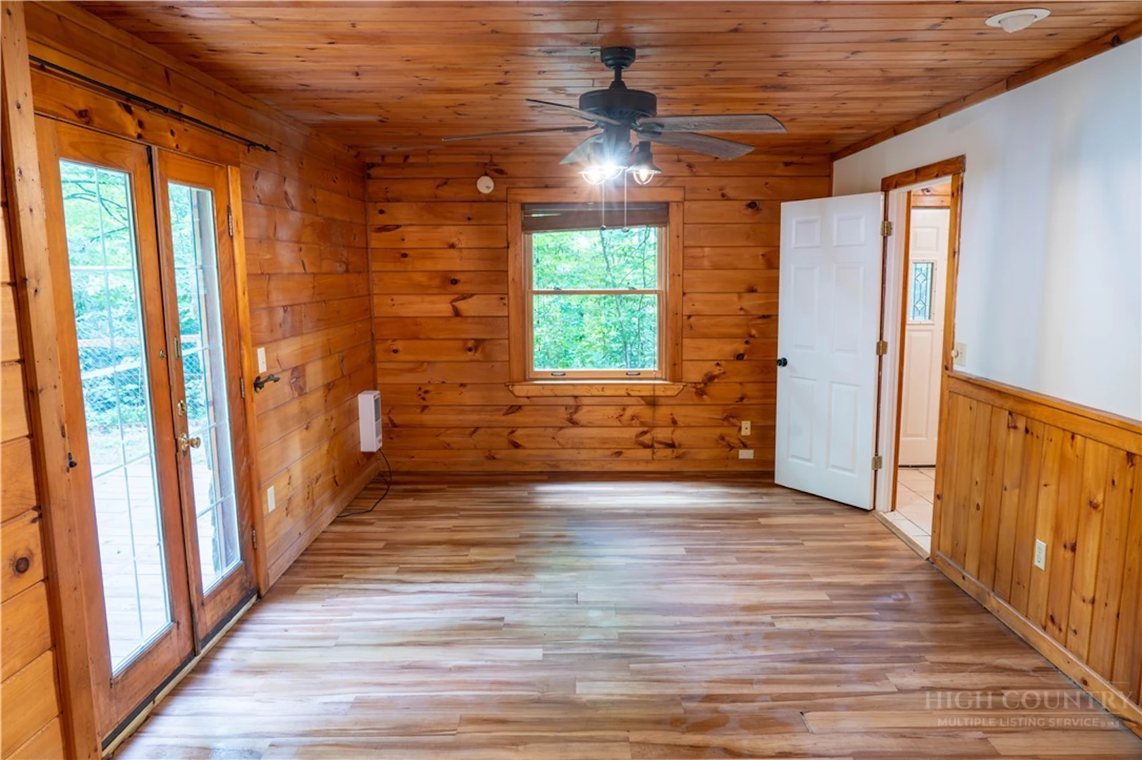 Image number 14 for the current listing