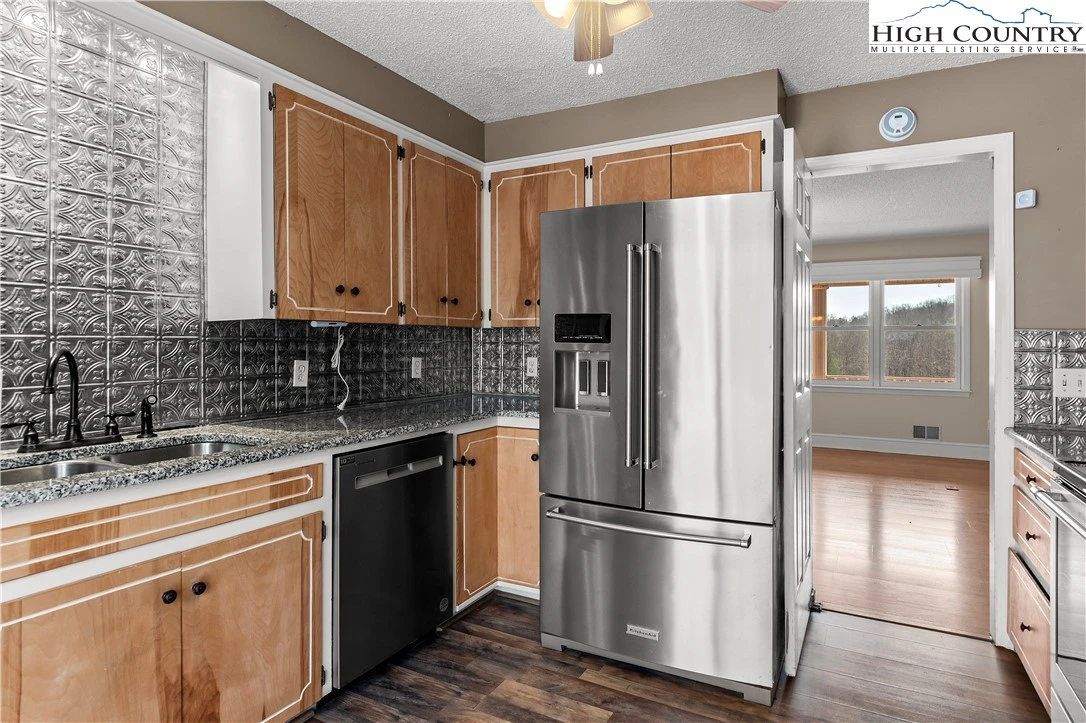 Image number 7 for the current listing