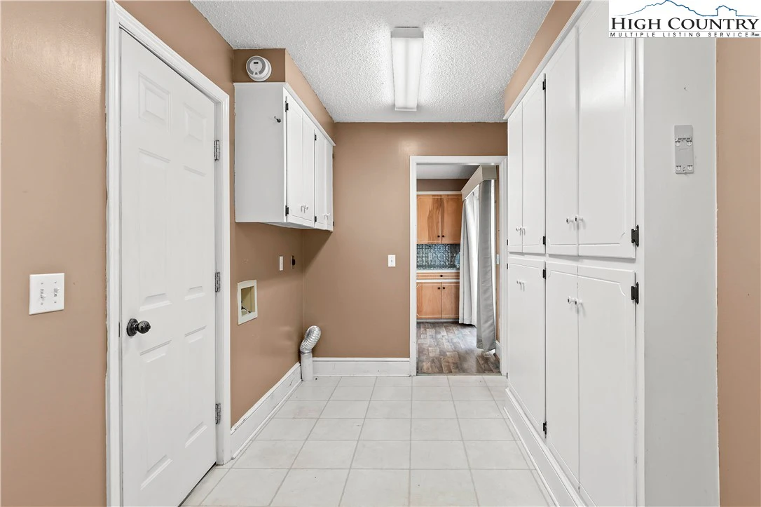 Image number 9 for the current listing