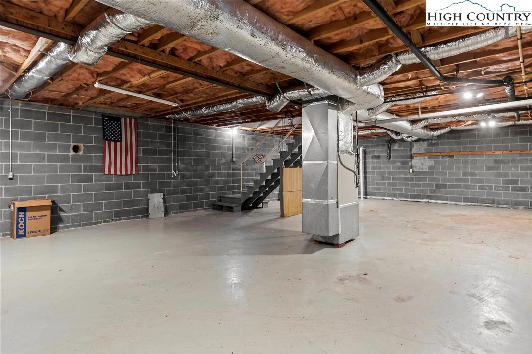 Image number 14 for the current listing