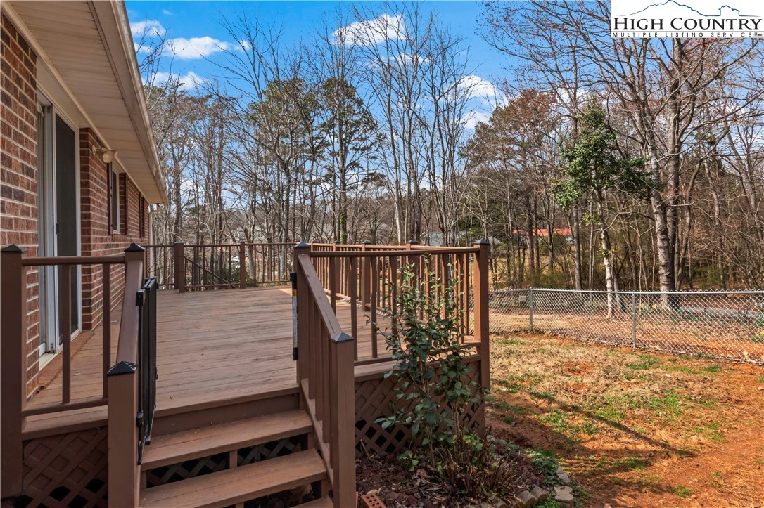 Image number 17 for the current listing