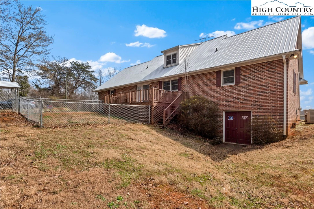Image number 18 for the current listing
