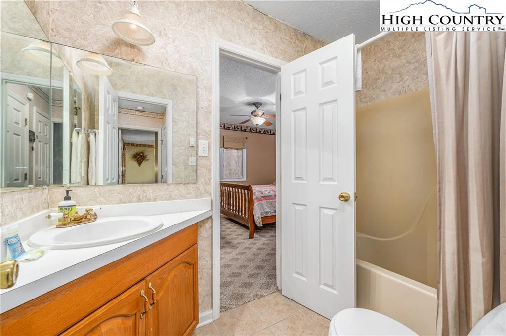 Image number 2 for the current listing