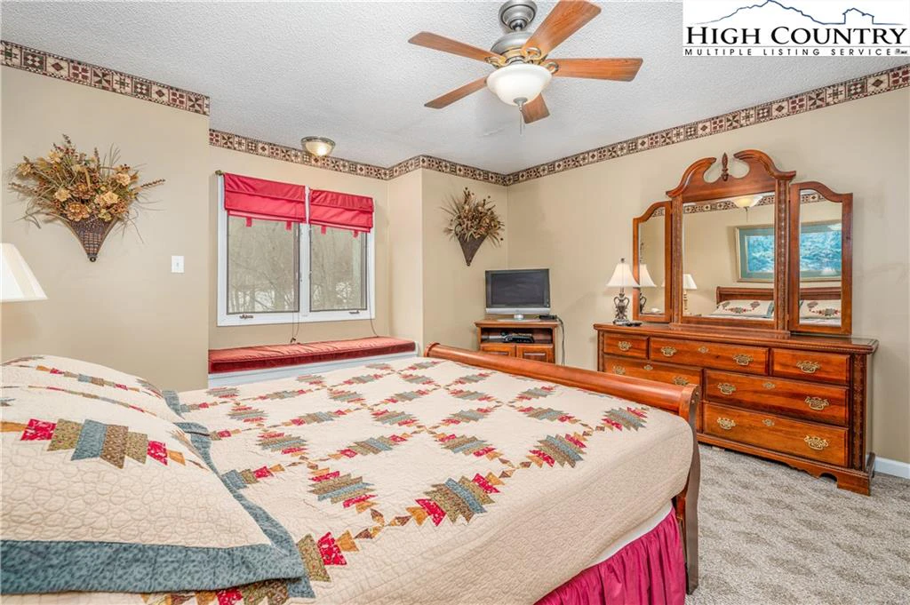 Image number 13 for the current listing
