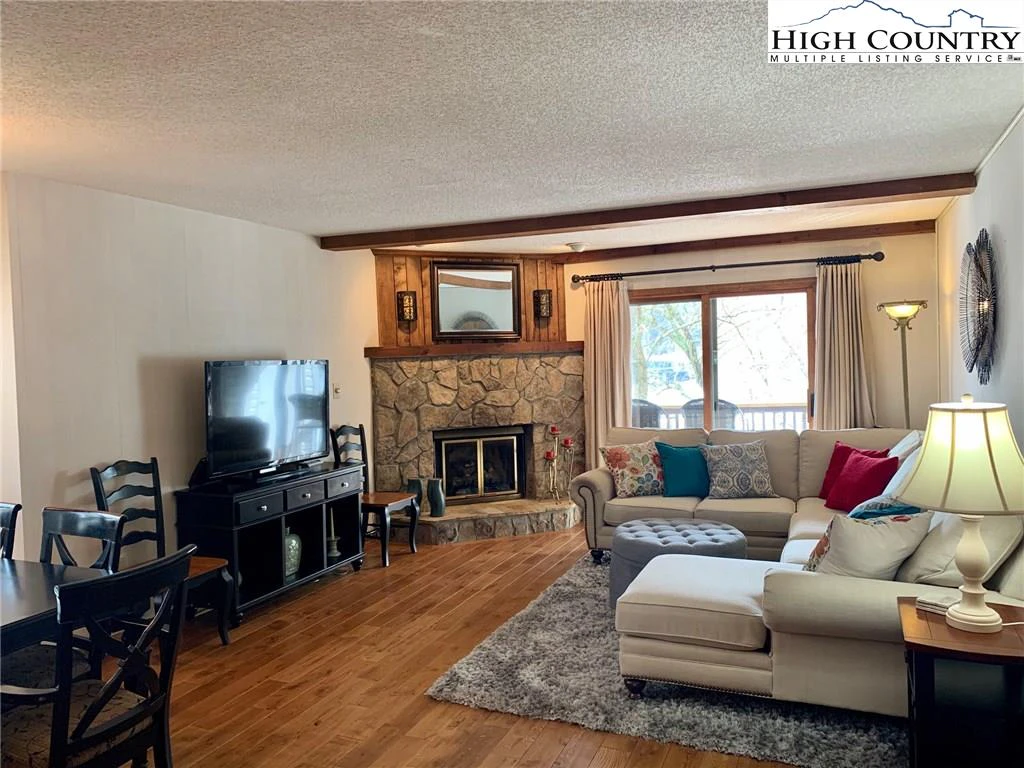 Image number 1 for the current listing