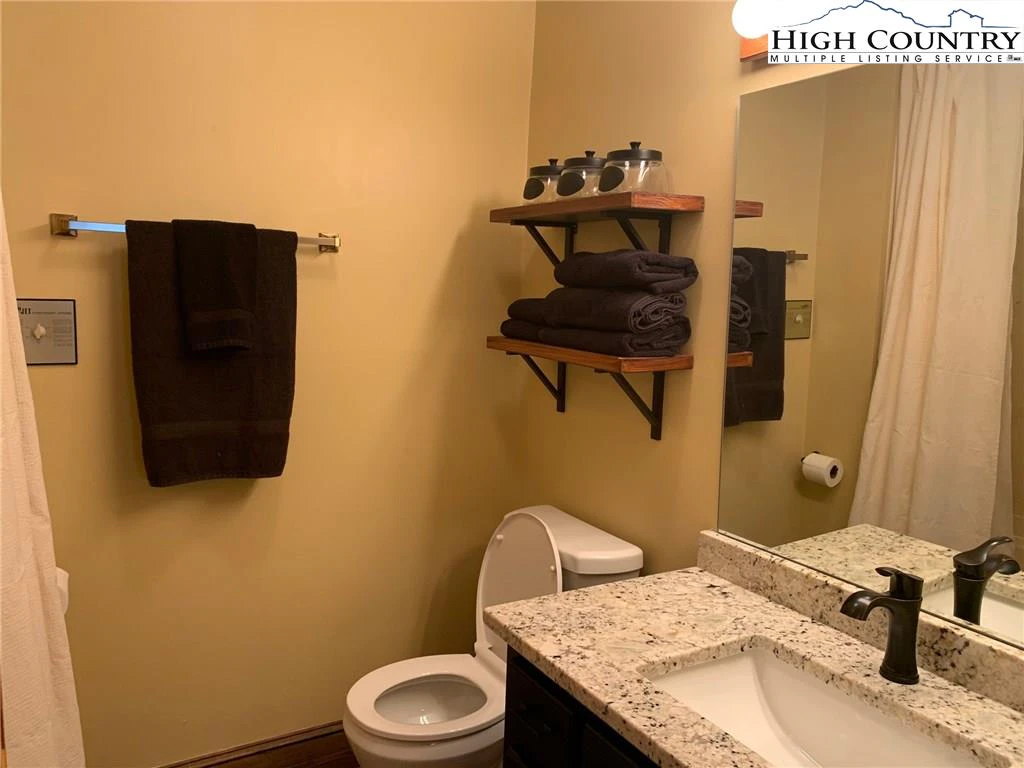 Image number 3 for the current listing
