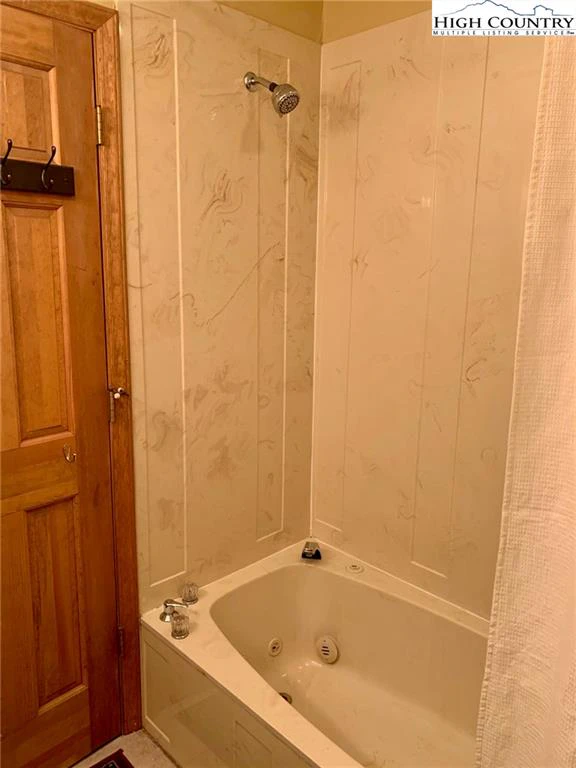 Image number 4 for the current listing