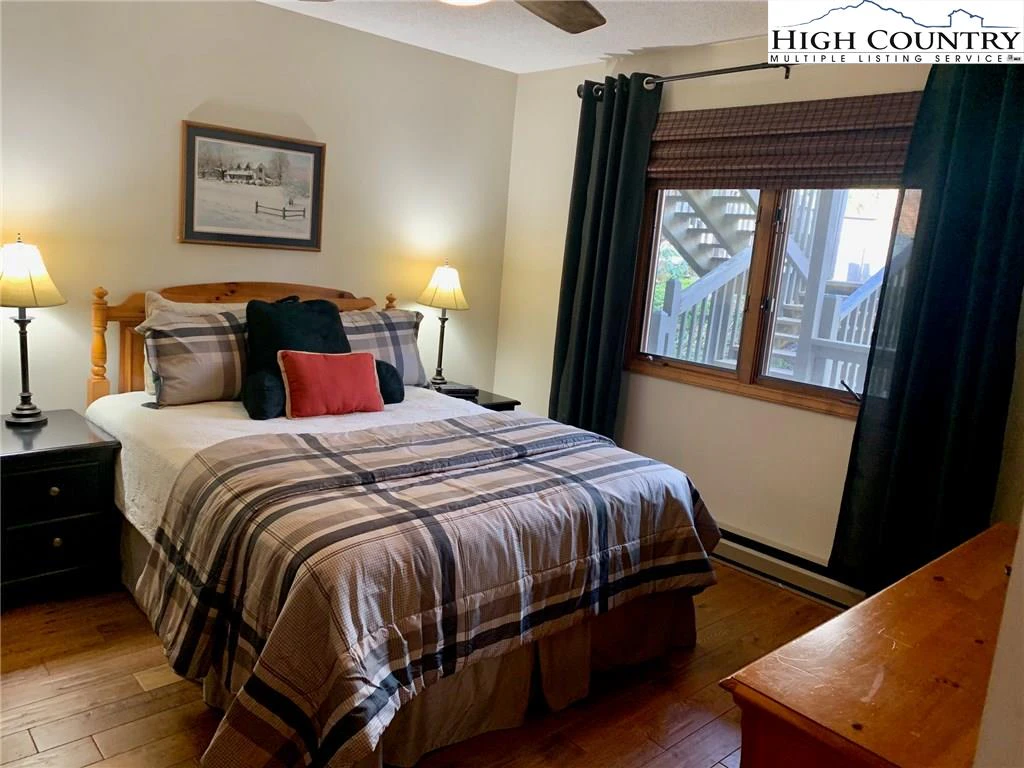 Image number 6 for the current listing