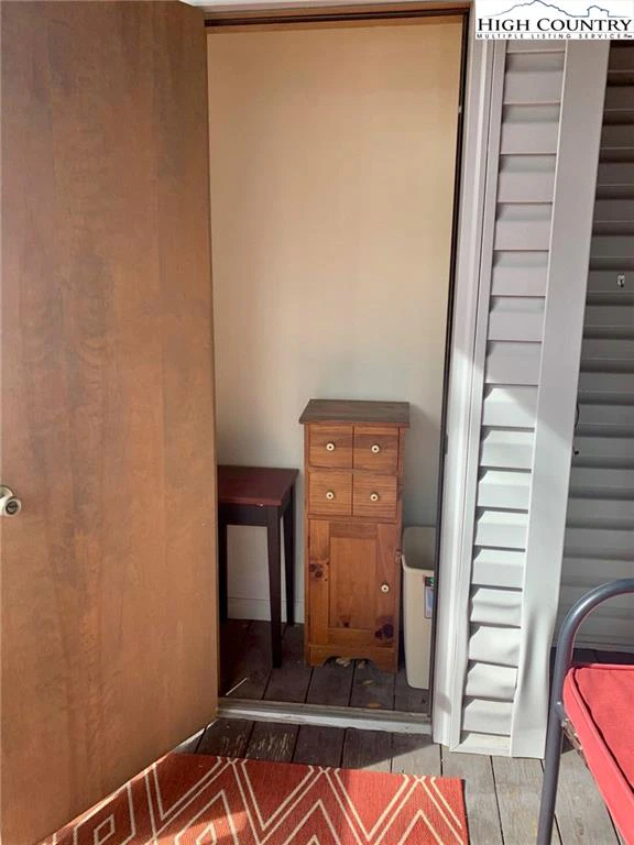 Image number 14 for the current listing