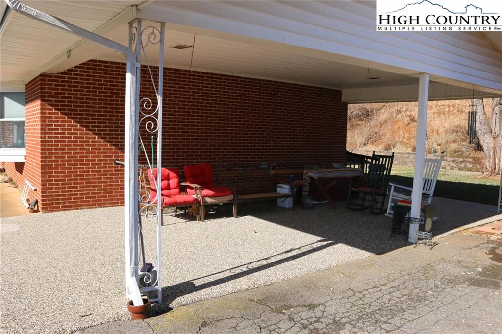 Image number 3 for the current listing