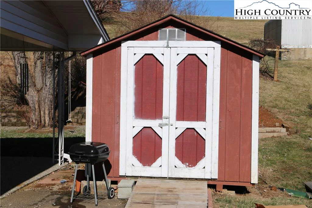 Image number 4 for the current listing