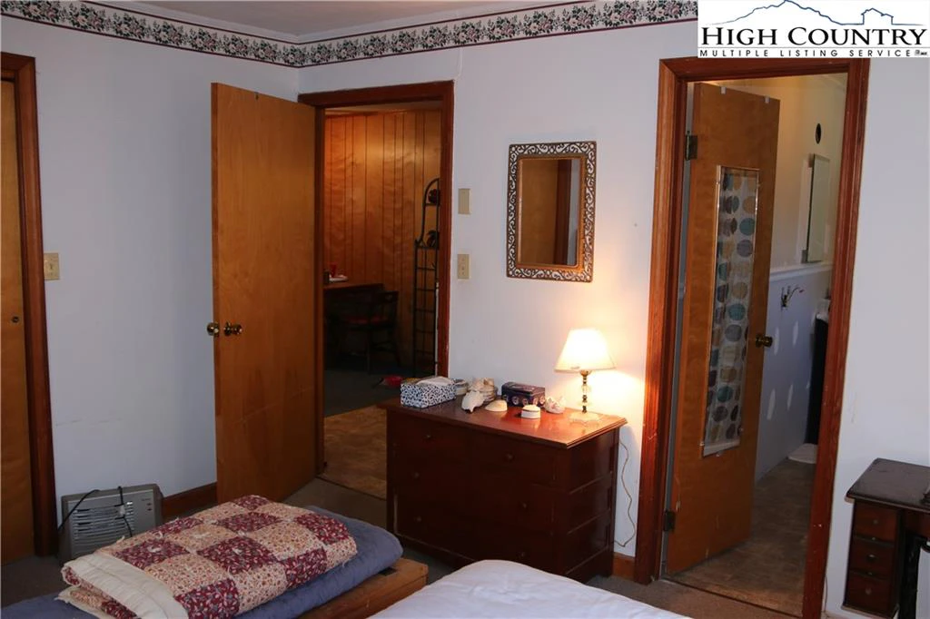 Image number 2 for the current listing