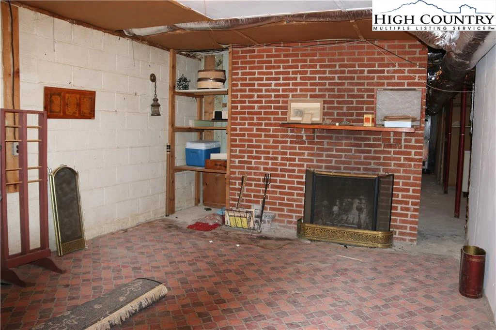 Image number 14 for the current listing
