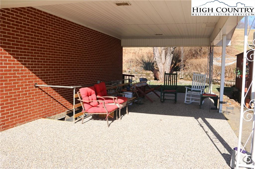 Image number 18 for the current listing