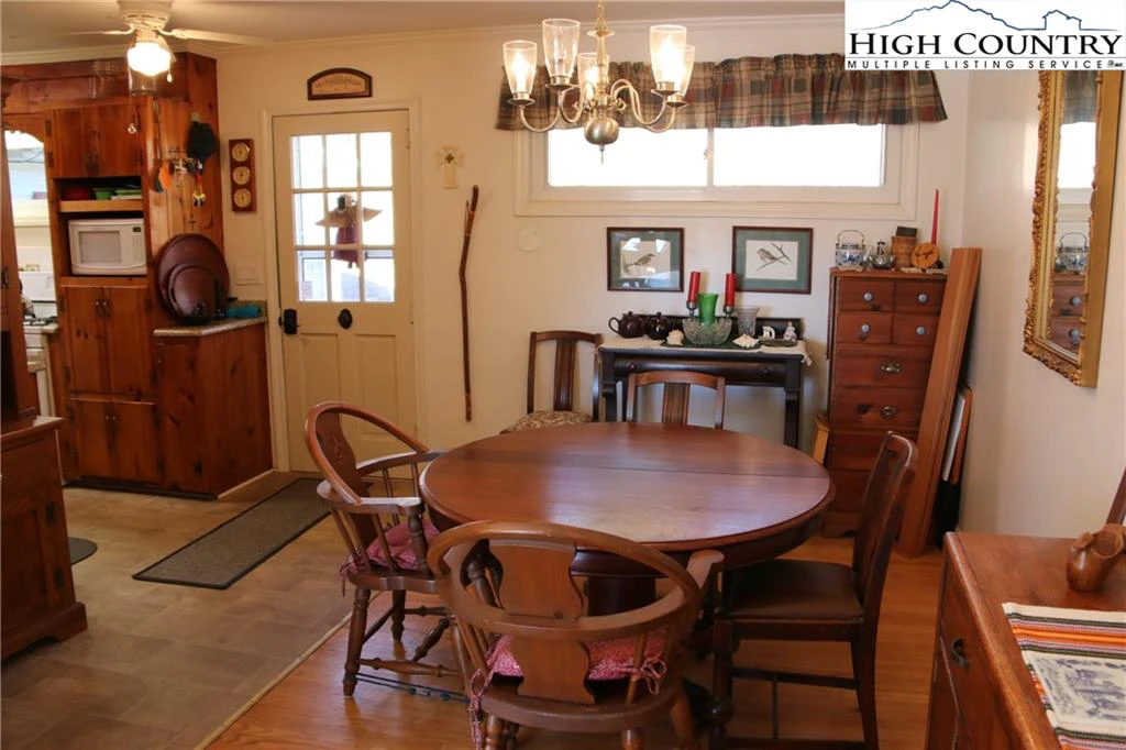 Image number 28 for the current listing
