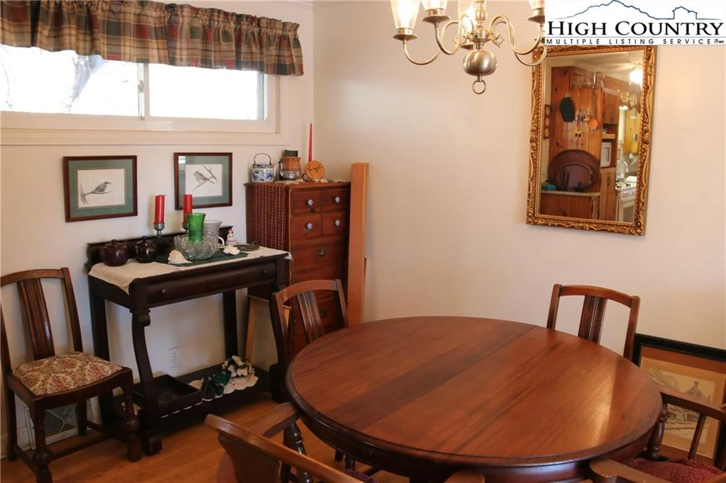 Image number 20 for the current listing