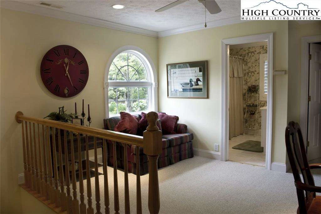 Image number 7 for the current listing